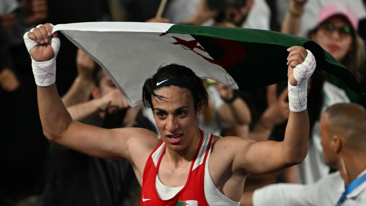 Imane Khelif, tras ganar la medalla de oro en boxeo en París.