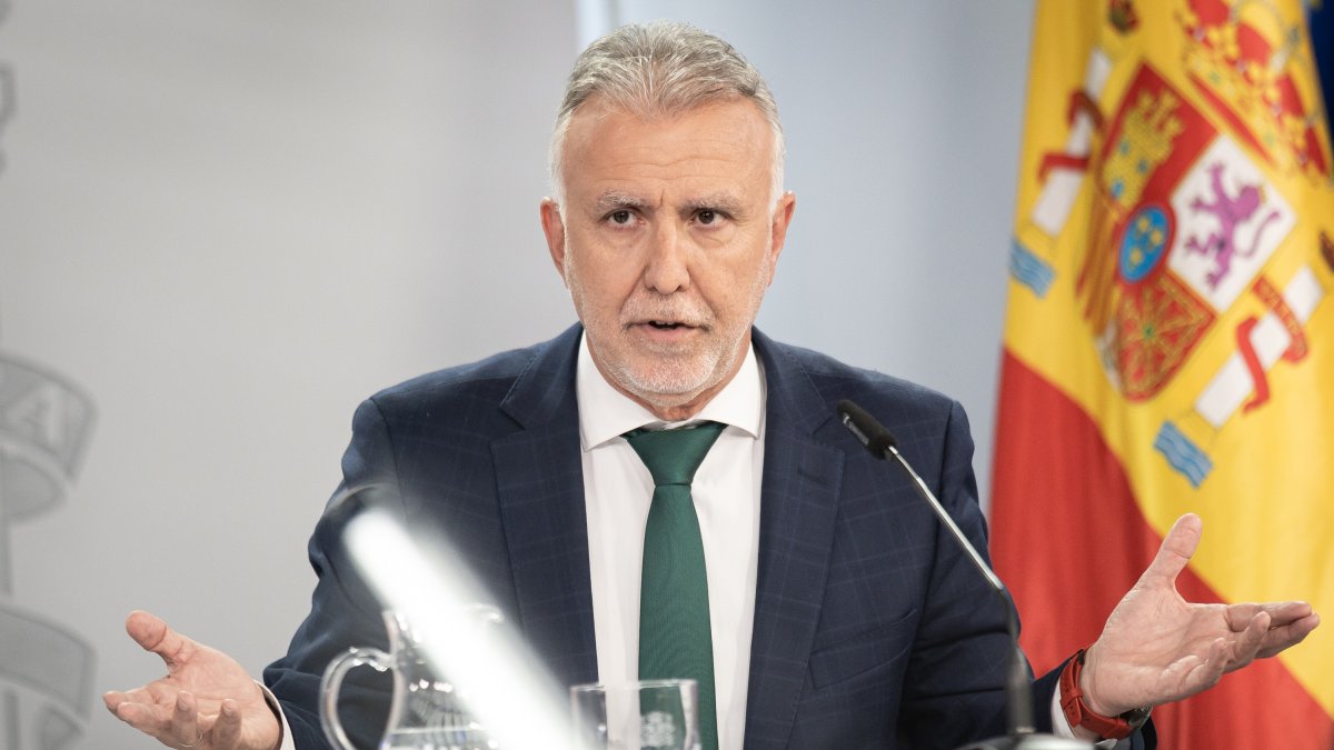 Archivo - El ministro de Política Territorial y Memoria Democrática, Ángel Víctor Torres.