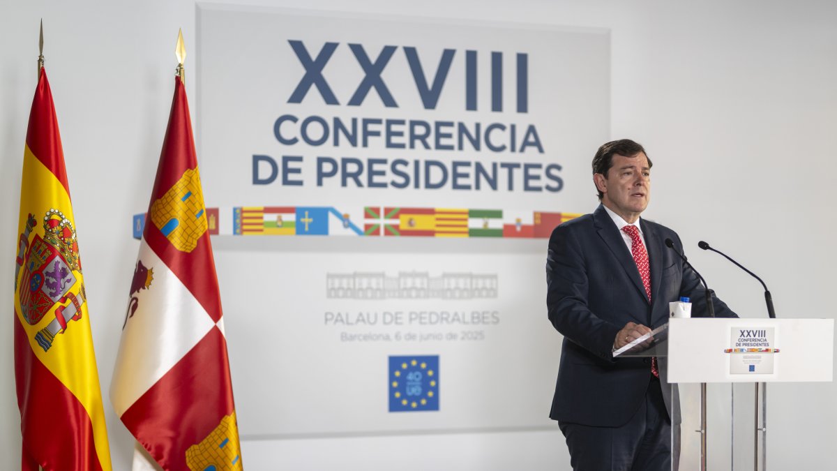 El presidente de la Junta de Castilla y León, Alfonso Fernández Mañueco, durante la rueda de prensa posterior a la Conferencia de Presidentes.