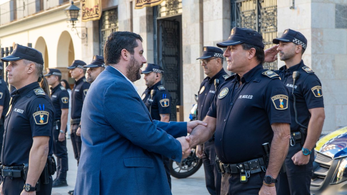 El alcalde de Nules con la Policía Local