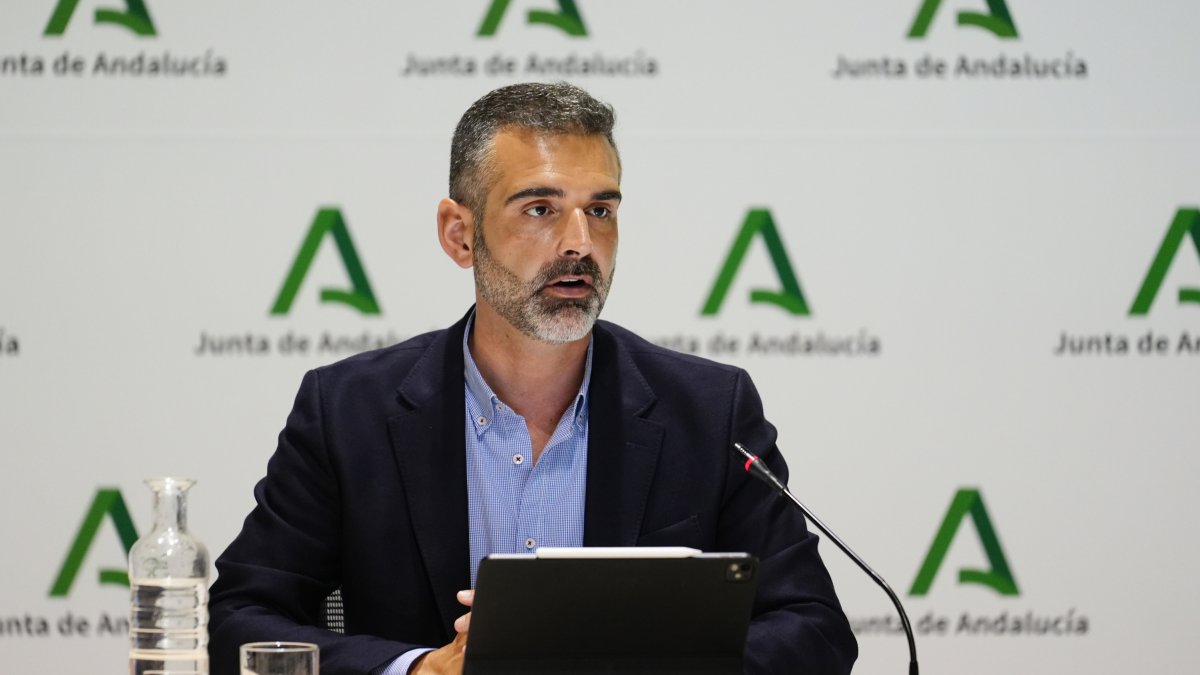 El consejero de Agricultura, Pesca, Agua y Desarrollo Rural, Ramón Fernández-Pacheco .