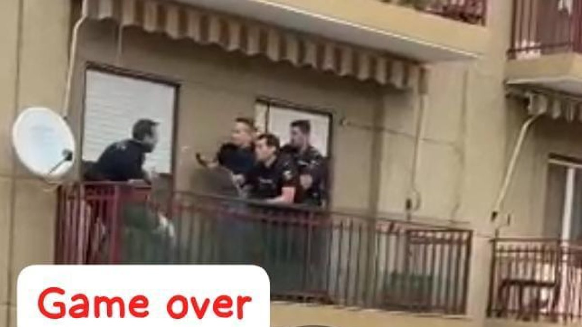 Momento de la intervención policial