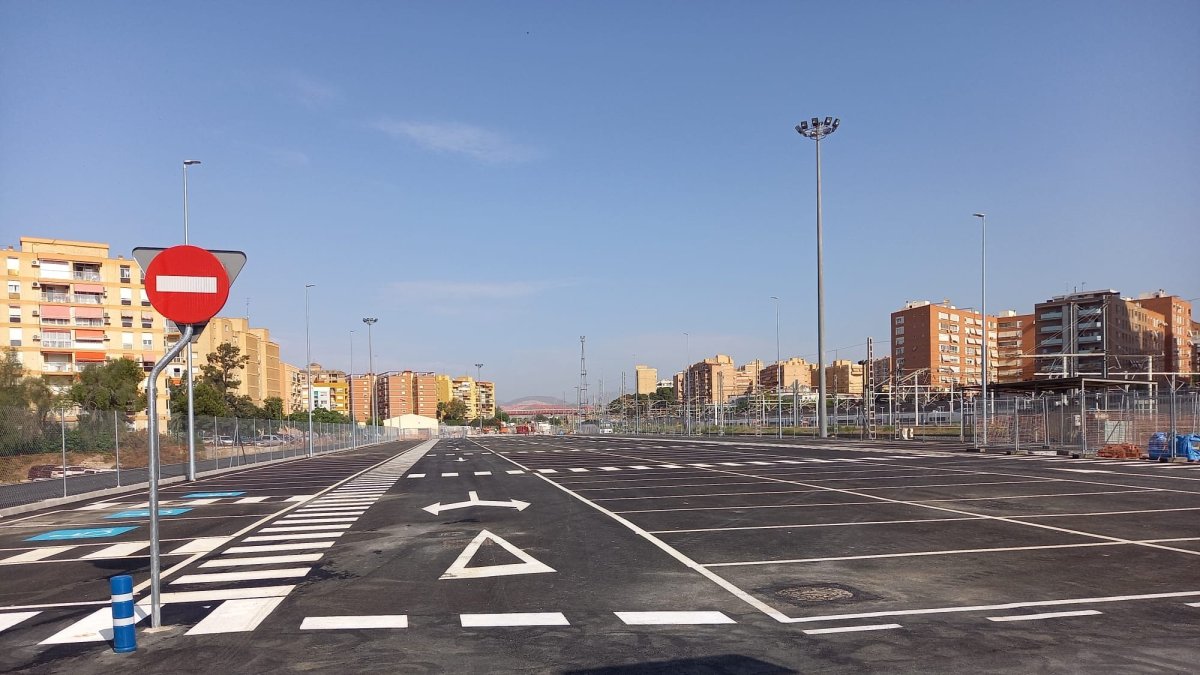 Imagen del nuevo aparcamiento de la estación de Adif de Alicante