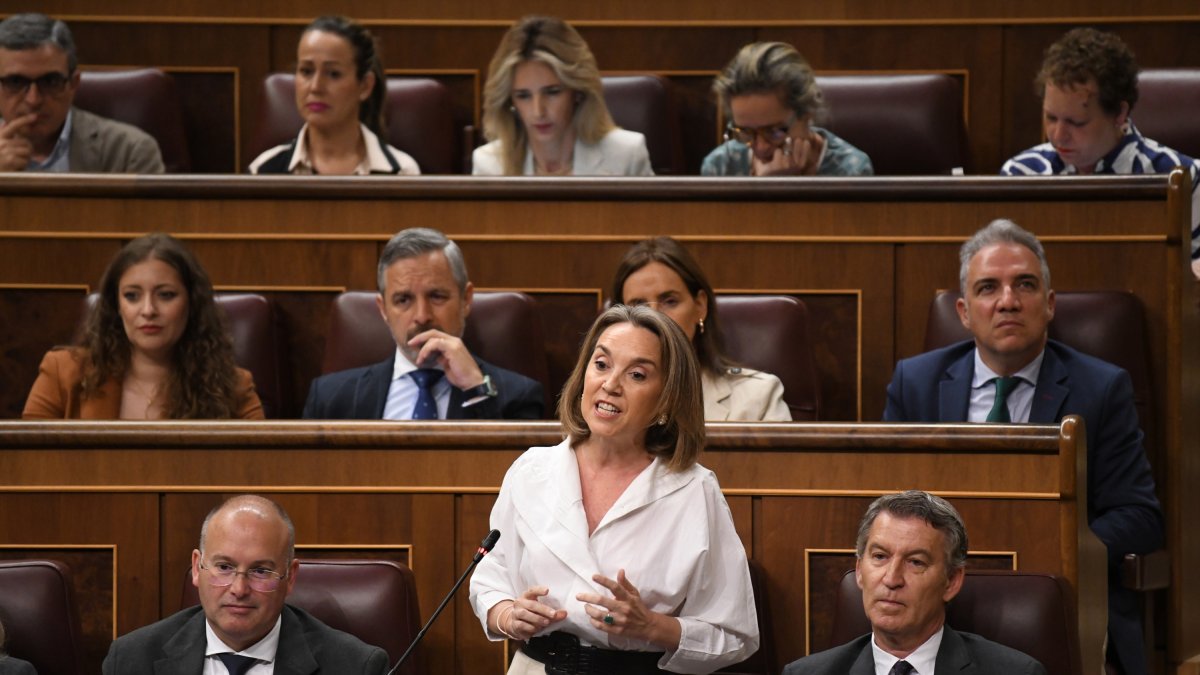 La secretaria general del PP, Cuca Gamarra, interviene durante una sesi.
