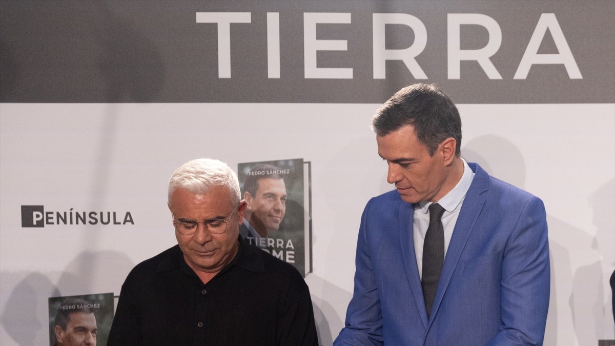 Jorge Javier Vázquez y el Pedro Sánchez, en dciembre de 2023 en Madrid.