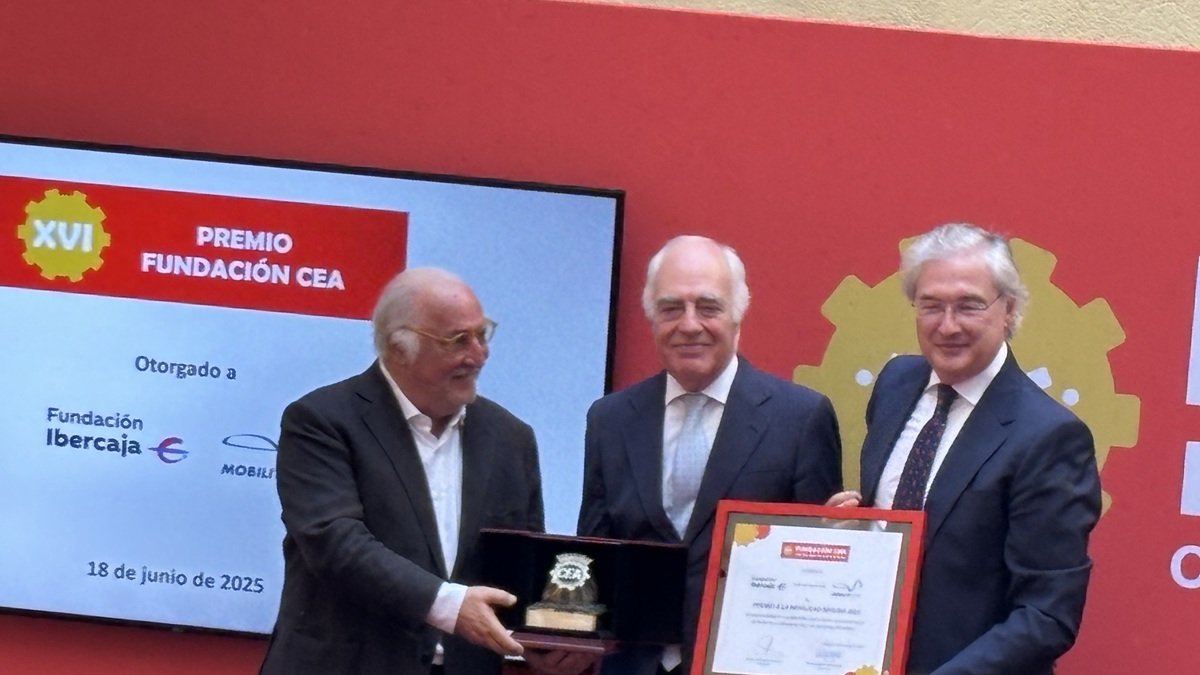 Por parte de Fundación Ibercaja, recogió el premio su director general, José Luis Rodrigo Escrig,