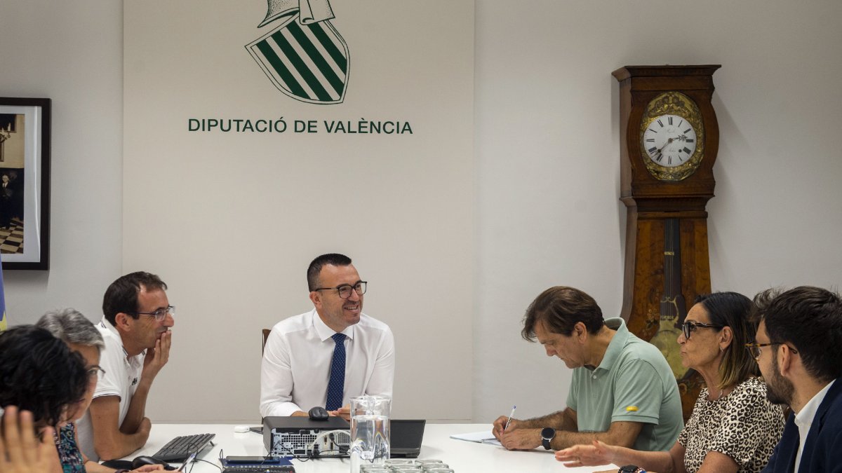 Reunión entre miembros de la Diputació y el Ayuntamiento de Alzira