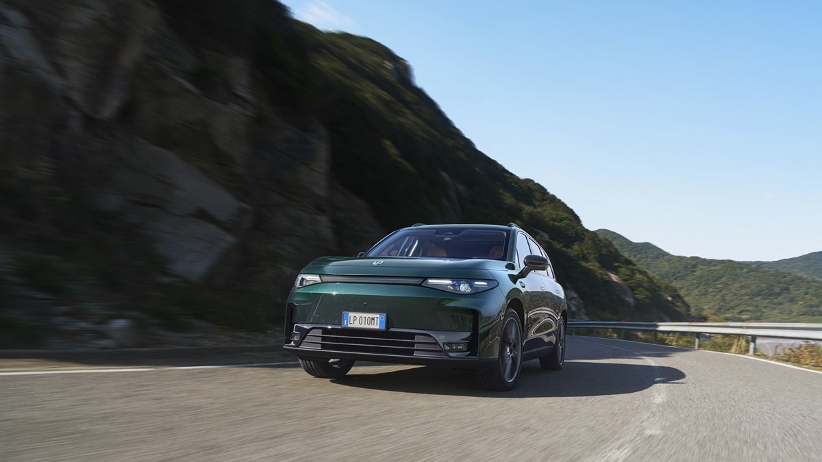El C10 REEVincorpora un motor eléctrico de 215 CV, una batería de 28,4 kWh y un motor de gasolina de 1,5 litros.
