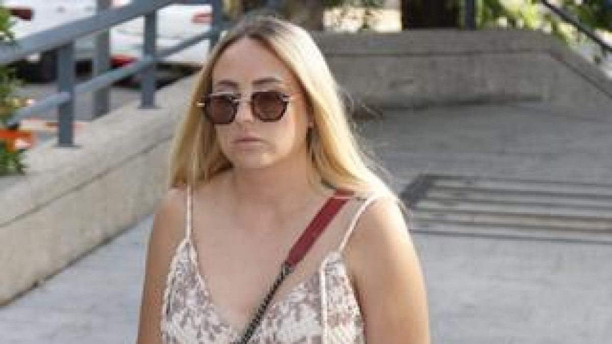 Rocío Flores salió sin poder contener las lágrimas del reencuentro con su madre, Rocío Carrasco.