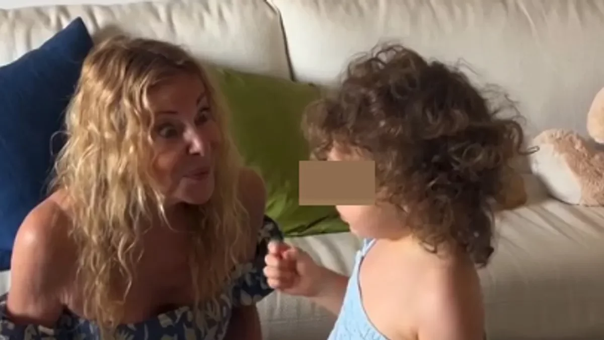Ana Obregón celebrando el día del cumpleaños de su hijo Aless con la pequeña Ana Sandra.