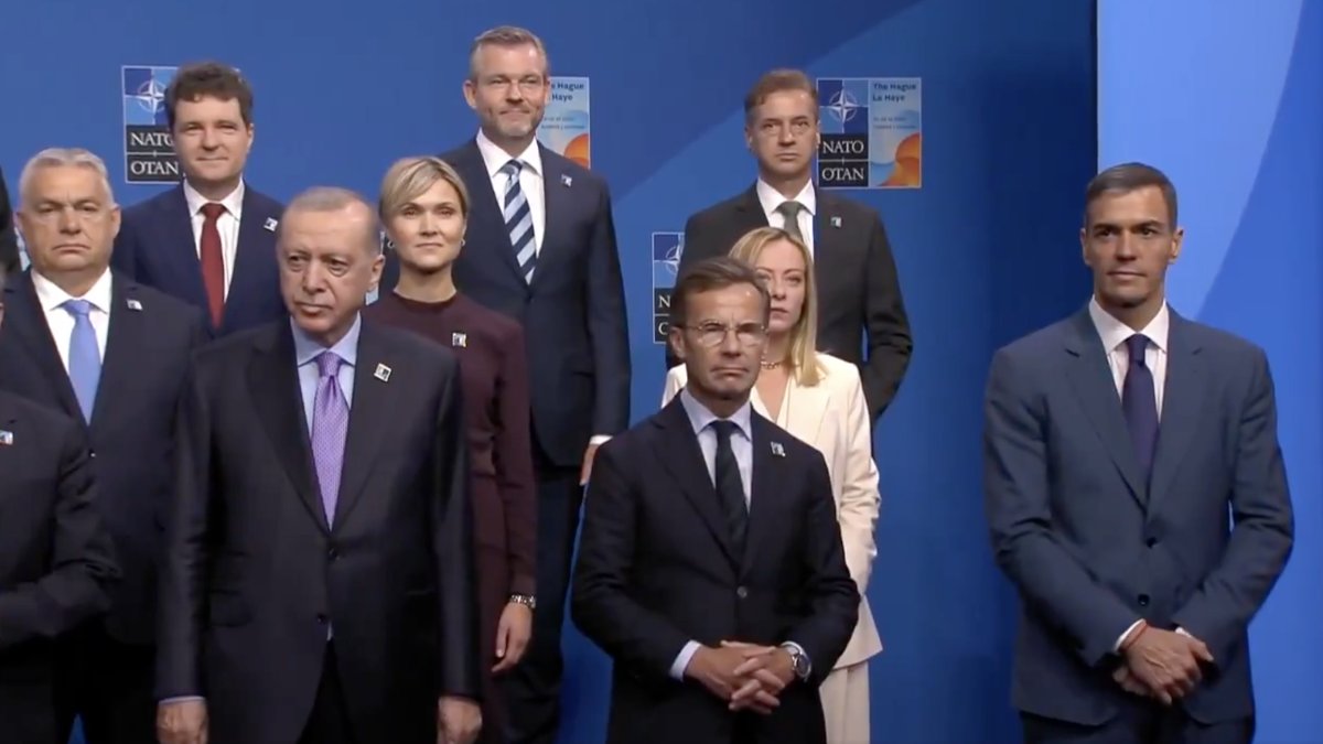 Pedro Sánchez en la foto de líderes de la cumbre de la OTAN
