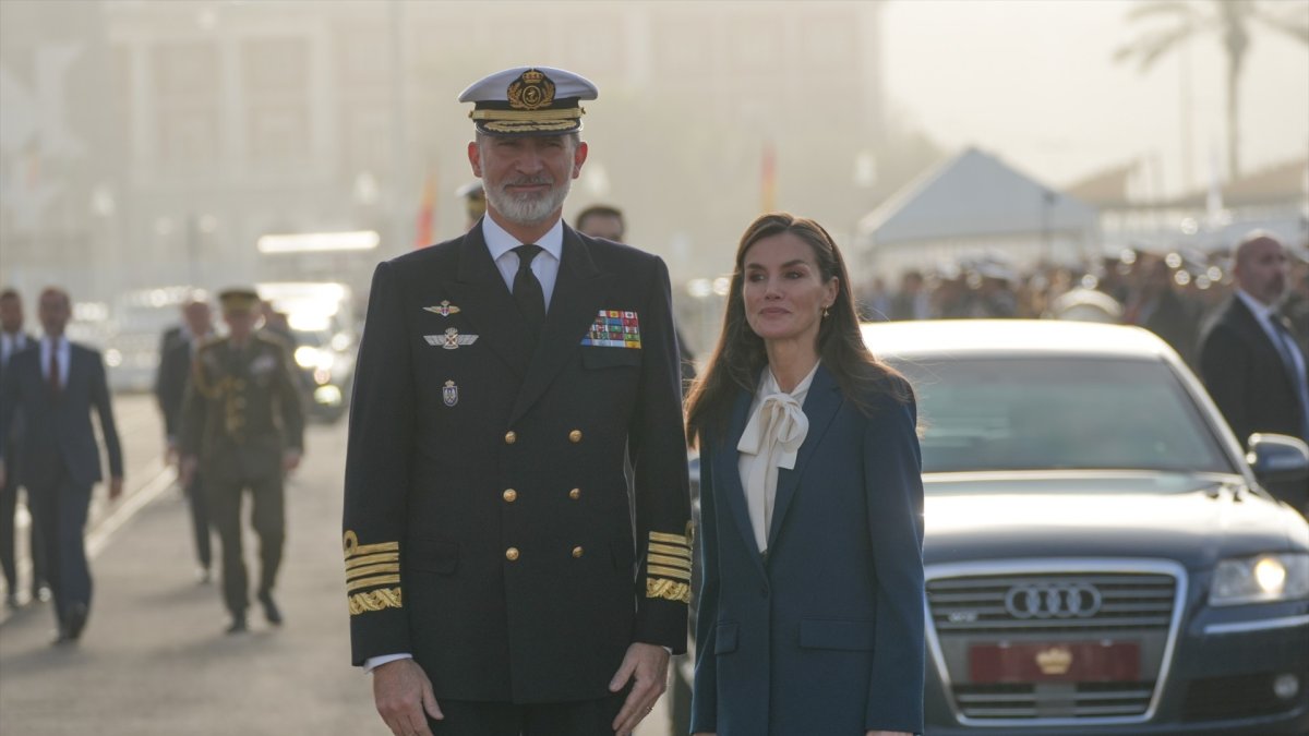 Los Reyes Felipe y Letizia, se despiden de la Princesa Leonor el pasado enero.