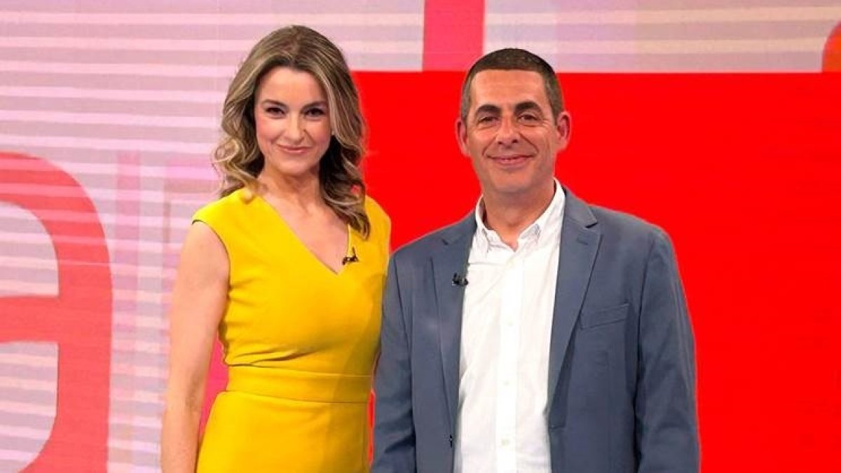Antonio Naranjo y Mónica Martínez, presentadores de Telemadrid