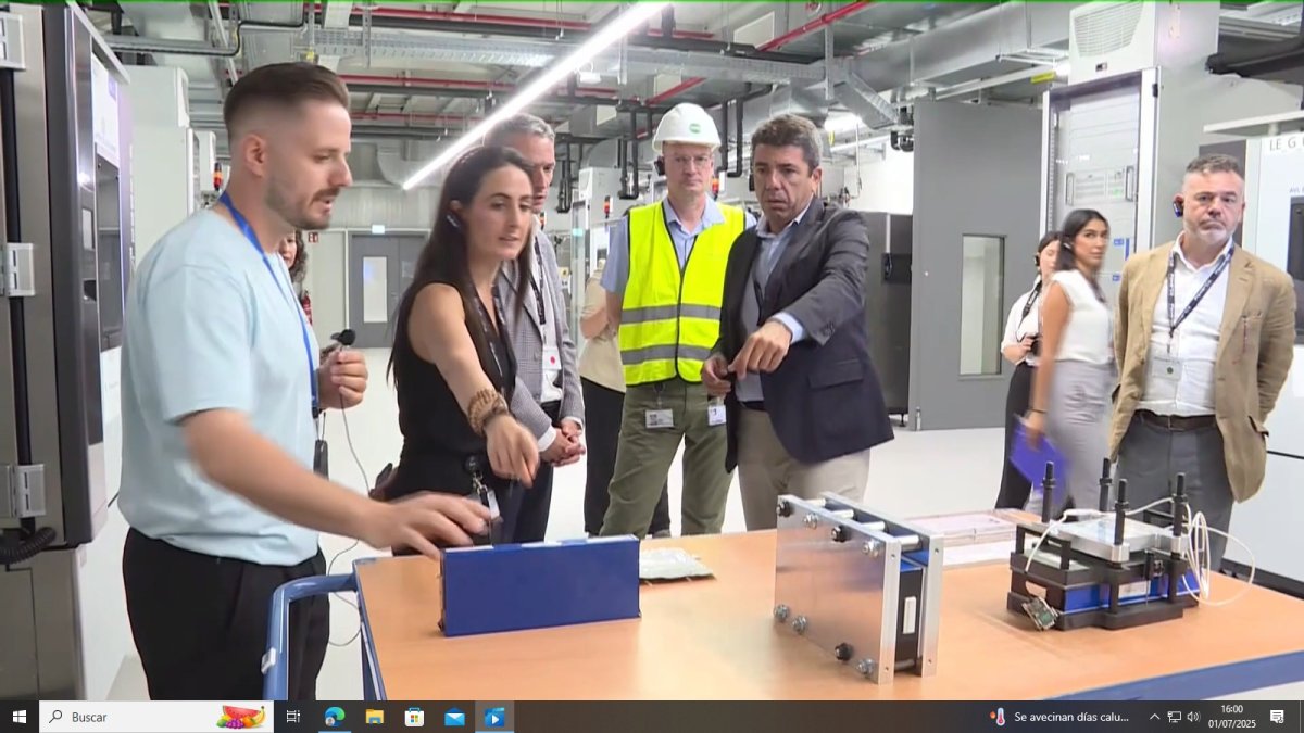 Carlos Mazón en la gigafactoría de baterías en Alemania