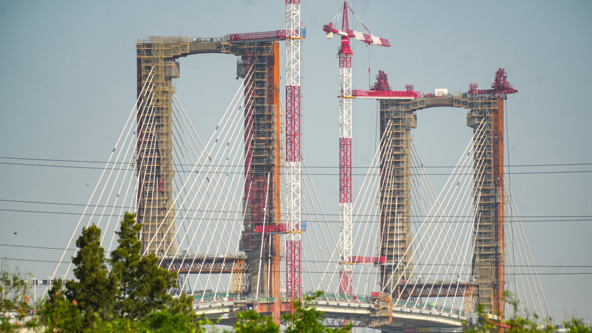 Imagen de las obras del puente del Centenario en Sevilla.