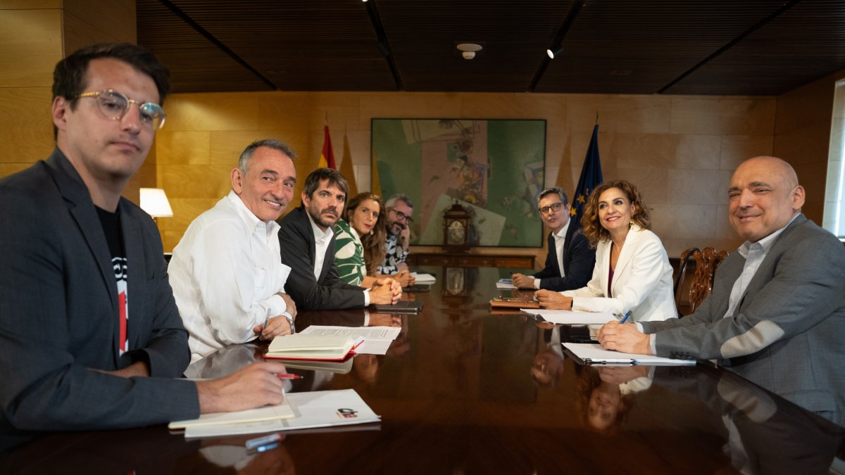 Reunión entre Sumar y el PSOE en el Congreso para analizar el pacto tras el caso de Santos Cerdán