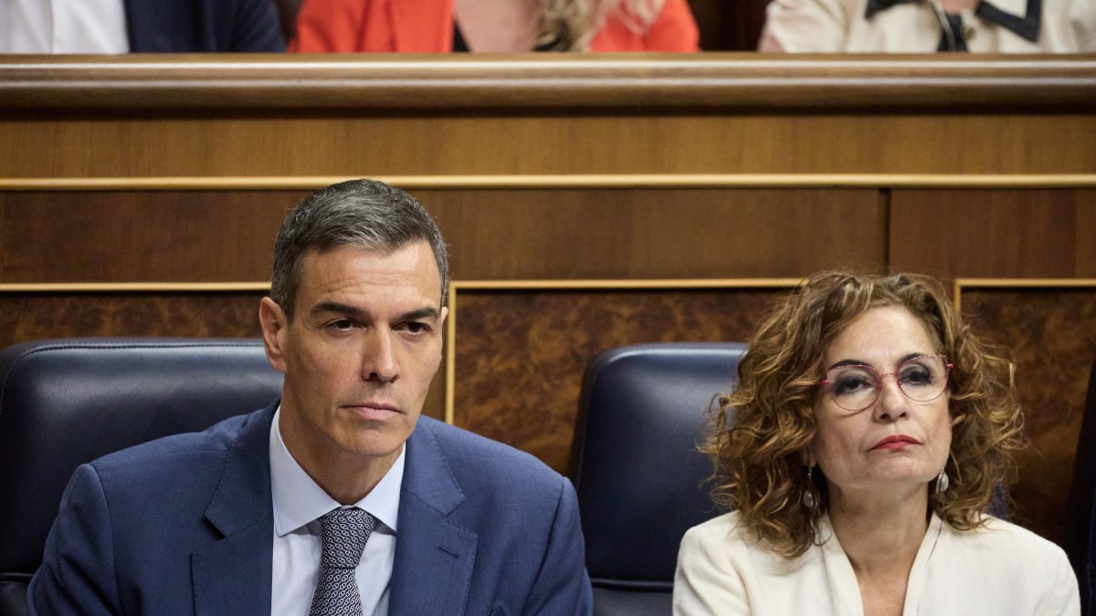 Pedro Sánchez y María Jesús Montero.