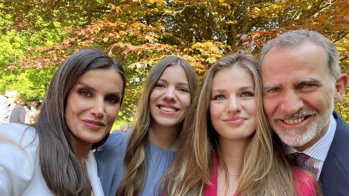 La Familia Real posa en un selfie.