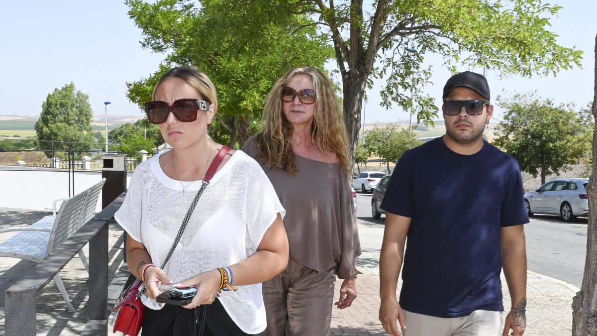 Rocío Flores quiso apoyar a sus sobrinos José Fernando y Gloria Camila tras la muerte de Michu.
