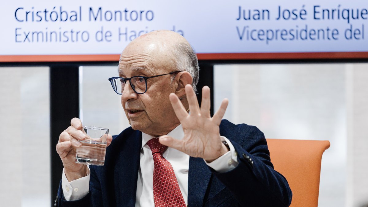 El exministro de Hacienda, Cristóbal Montoro, participa en la jornada 'La política fiscal como instrumento de la política económica'.