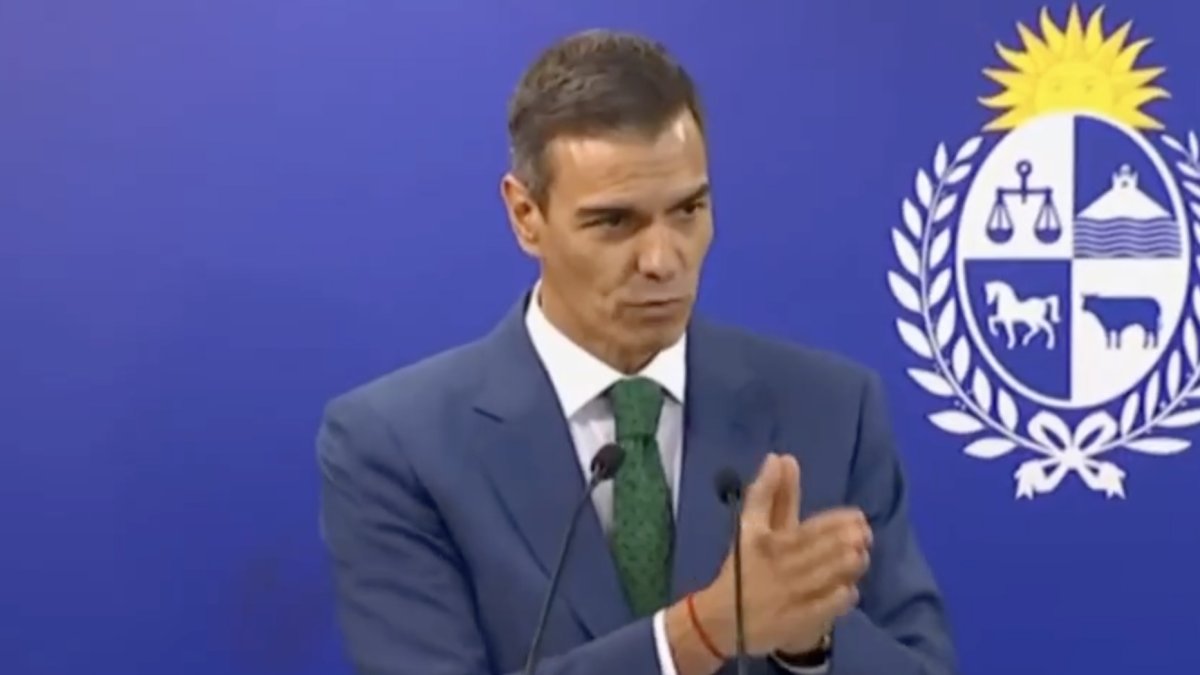 Pedro Sánchez en una comparecencia en Montevideo