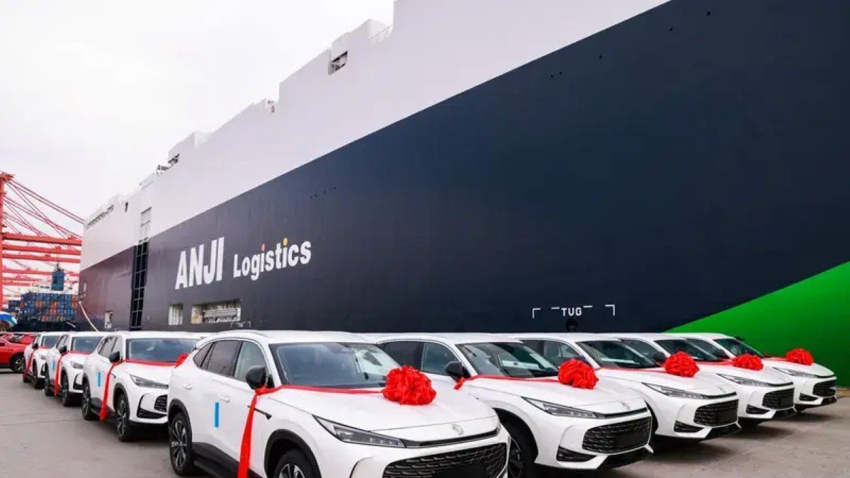SAIC Group, matriz de MG, ha fletado el buque de carga de vehículos más grande del mundo, con capacidad para transportar 9.500 coches; en su viaje inaugural rumbo a Europa con vehículos de MG.
