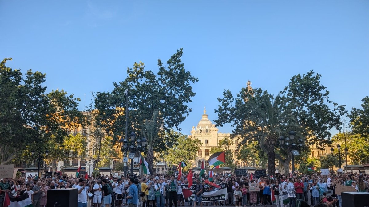 Concentración en la plaza del Ayuntamiento de Valencia