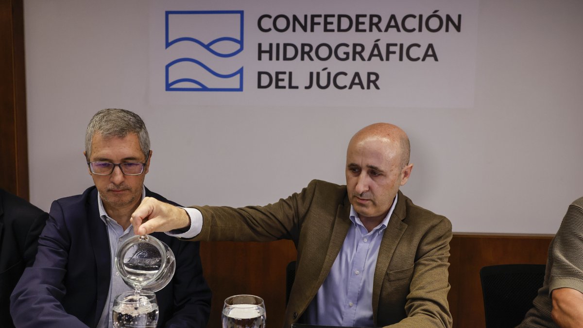 La CHJ no solo no avisó de la riada sino que tampoco cogía las llamadas