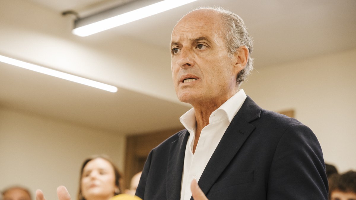 Francisco Camps, durante la presentación de su equipo para el próximo Congreso Regional del PPCV, a 30 de julio de 2025, en Alicante, Comunidad Valenciana