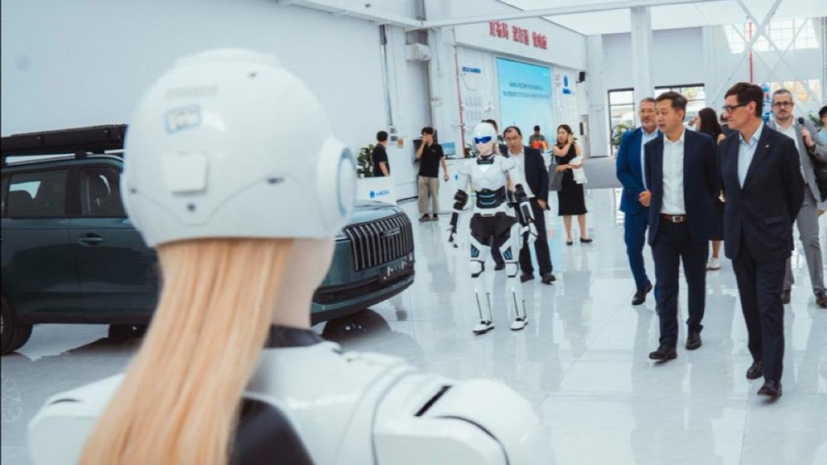 El presidente de la Generalitat, Salvador Illa, durante su visita a la sede central de Chery en Wuhu (China) este miércoles.