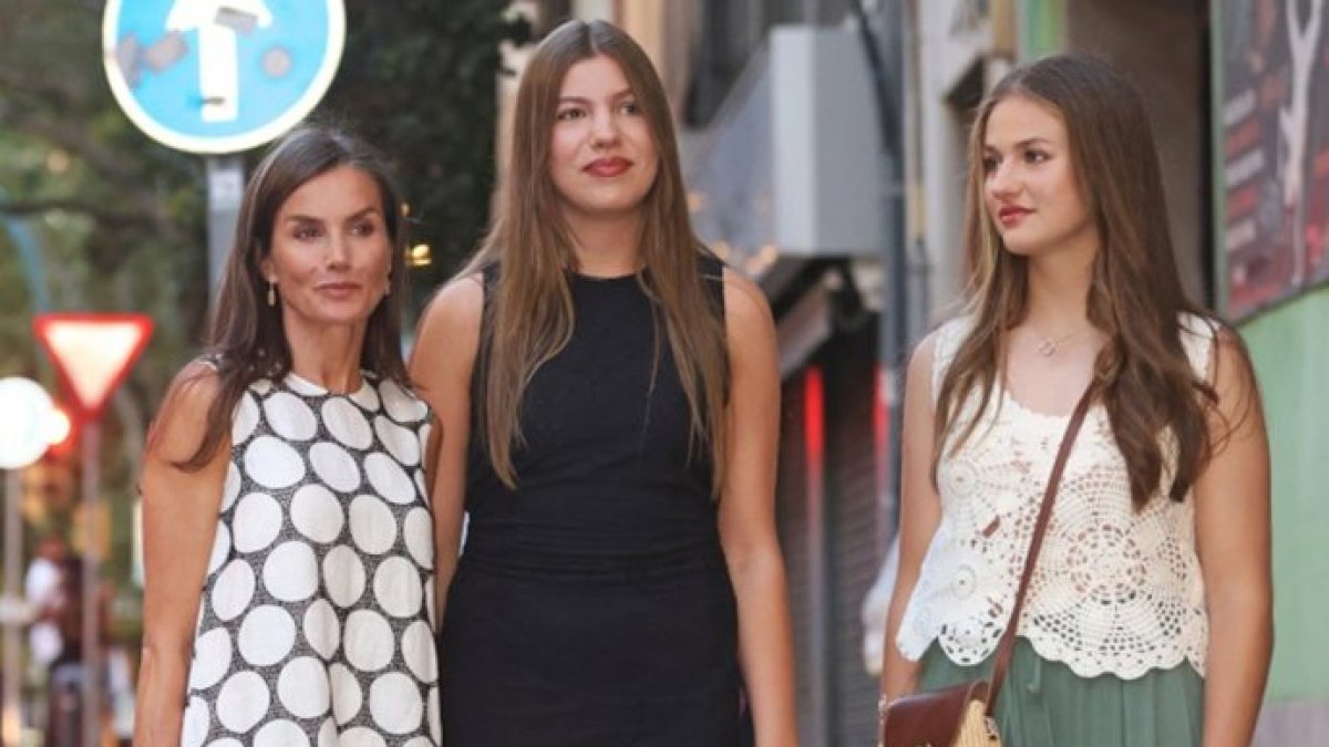 Doña Letizia, junto a Leonor y Sofía, disfrutan de su primer plan de vacaciones en Palma