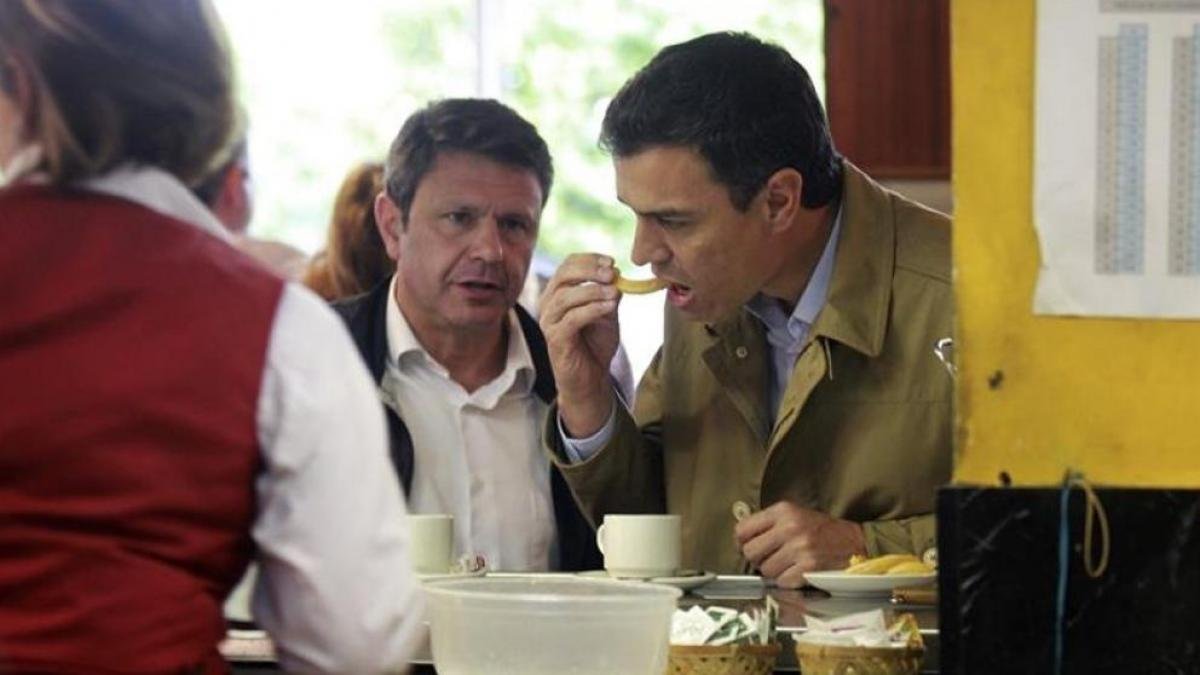 Pedro Sánchez comiéndose un churro