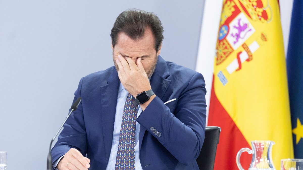 Operación retorno con carreteras abandonadas por el Gobierno: Óscar Puente, el ministro inútil