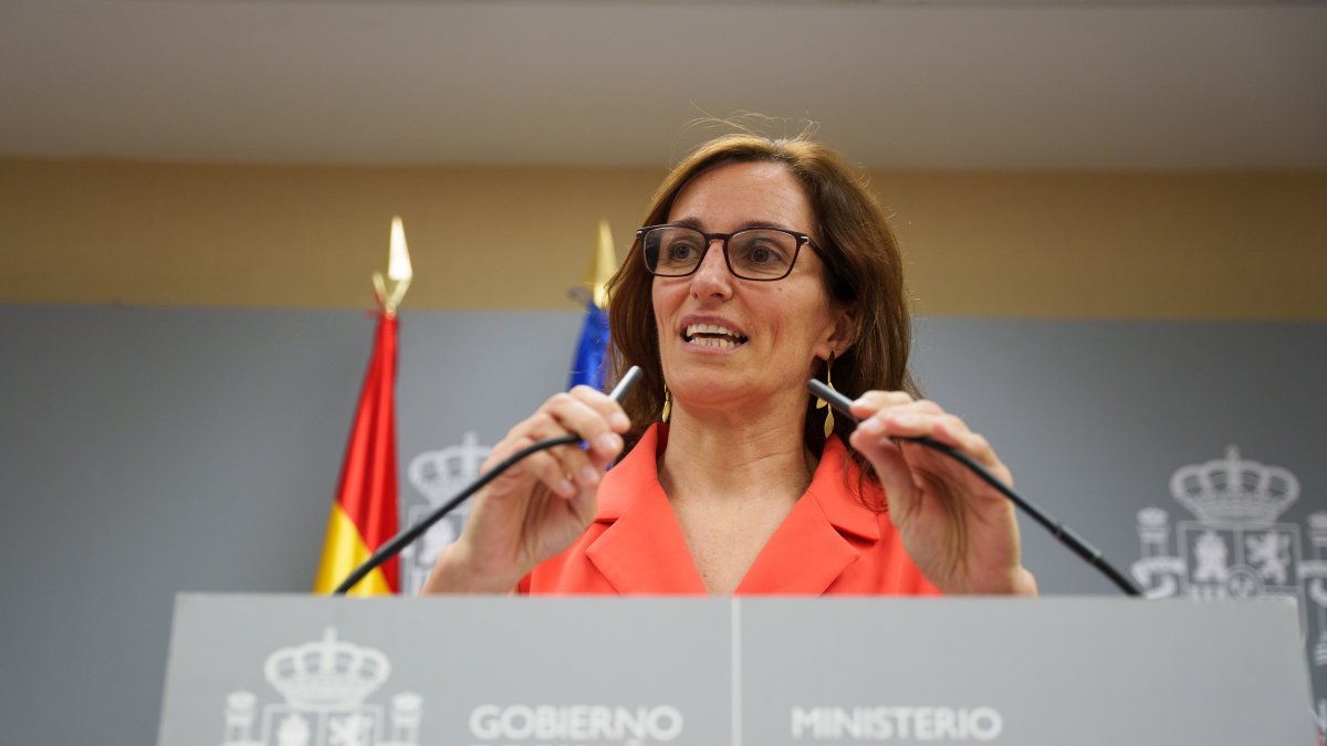 La ministra de Sanidad, Mónica García