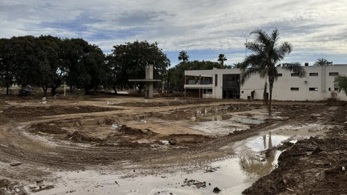 Así quedó la piscina Paiporta tras la dana que sigue sin repararse