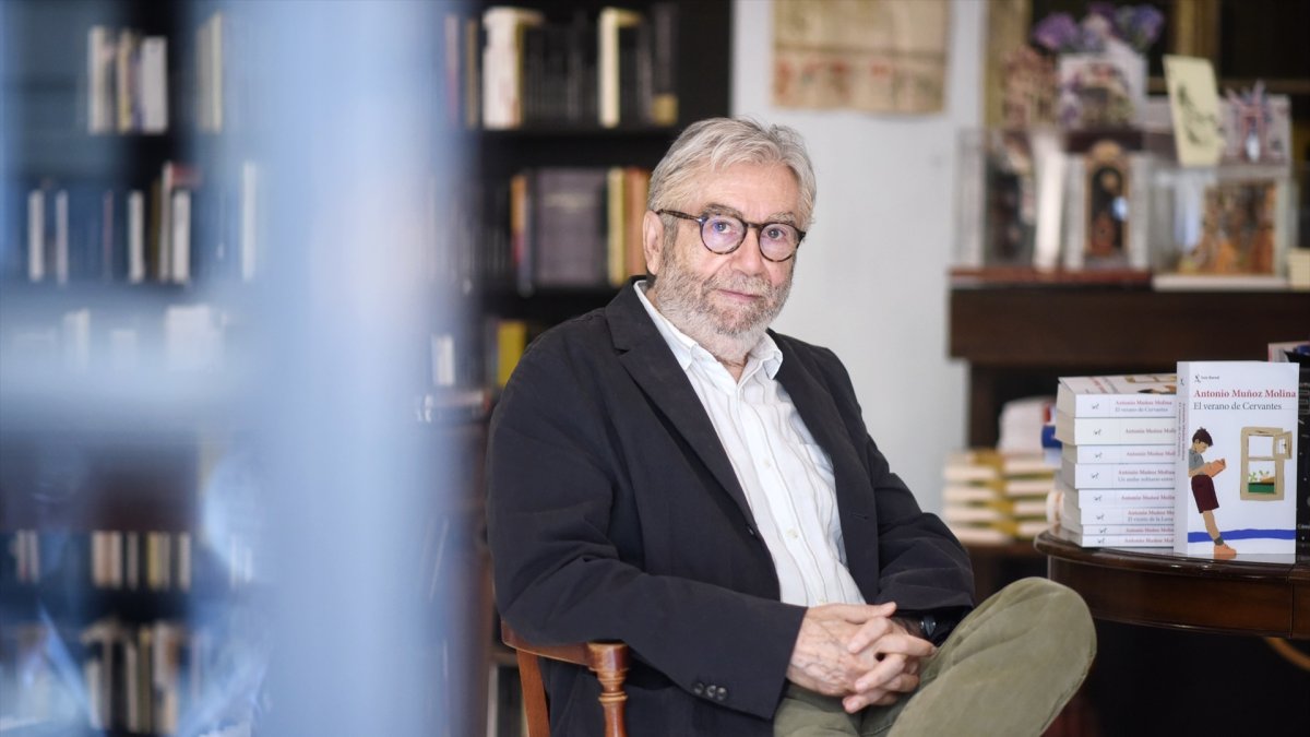 La IA ridiculiza a El País y a Muñoz Molina: “escasez” con lujos millonarios