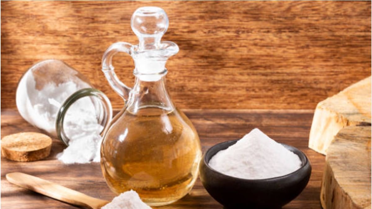 ¿Para qué sirve la mezcla de bicarbonato y vinagre? 5 trucos de limpieza que sí funcionan en casa