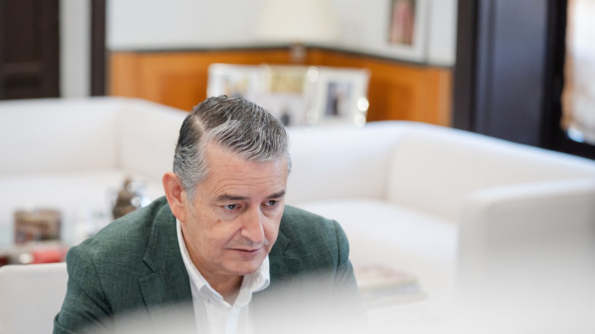 La Junta acusa al PSOE de ocultar medio millón de pacientes y maquillar la realidad sanitaria