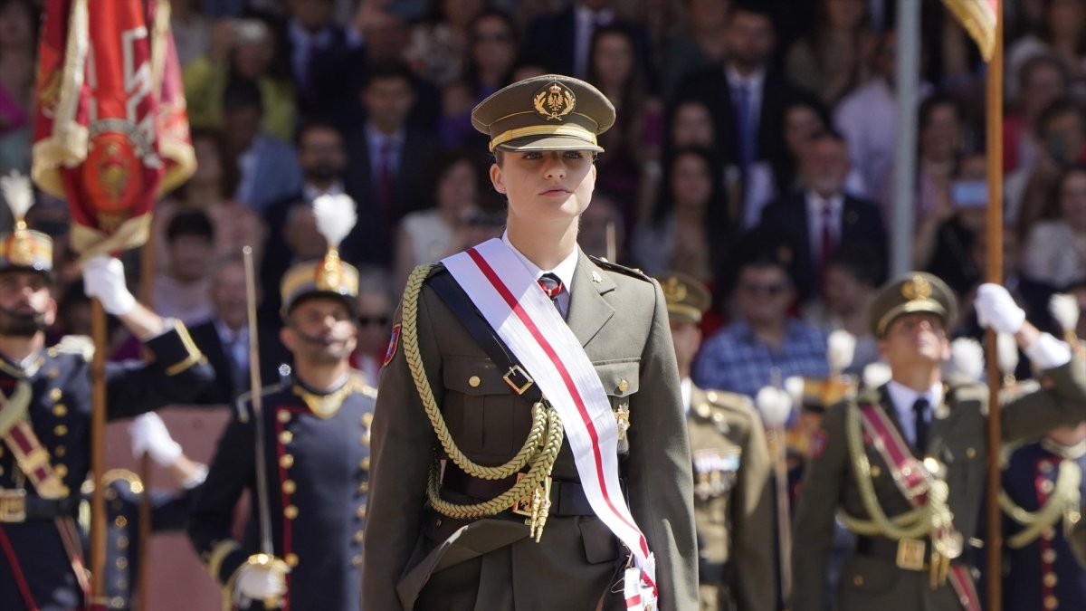 
                Alarma en la Academia de San Javier por un delicado informe sobre Leonor
             