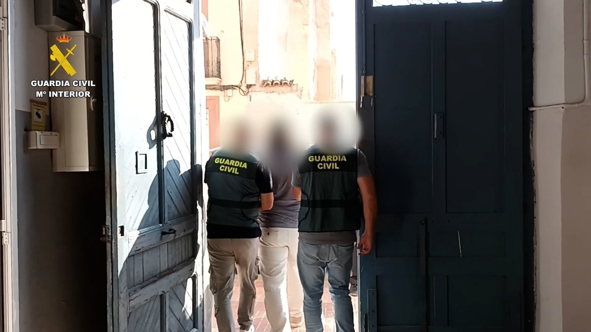 Detenido un médico por grabar a pacientes con cámaras espía
