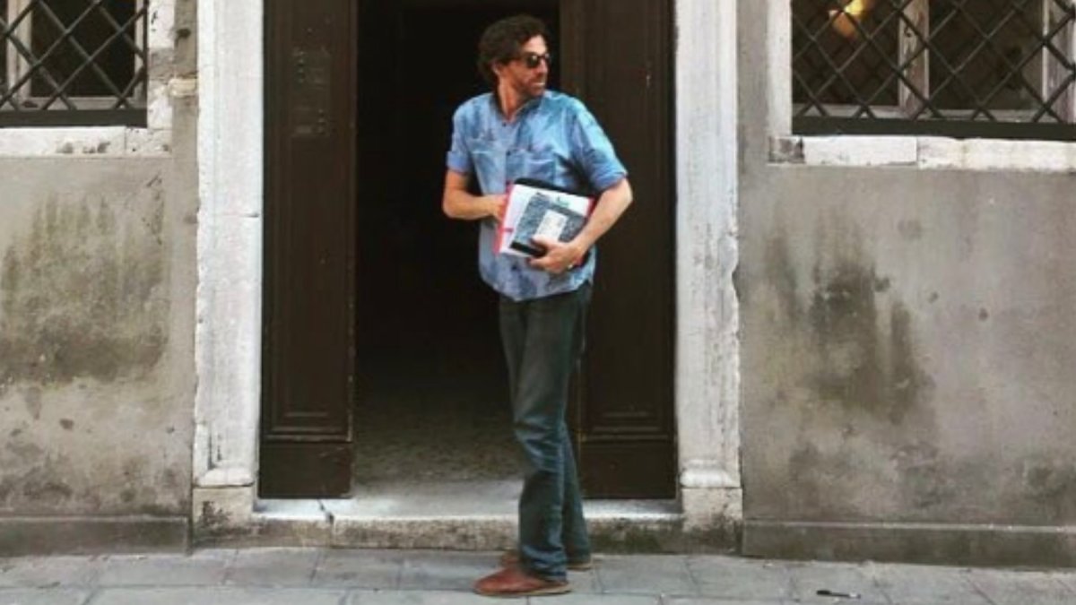 Tragedia en el rodaje de 'Emily en París': muere Diego Borella tras desplomarse