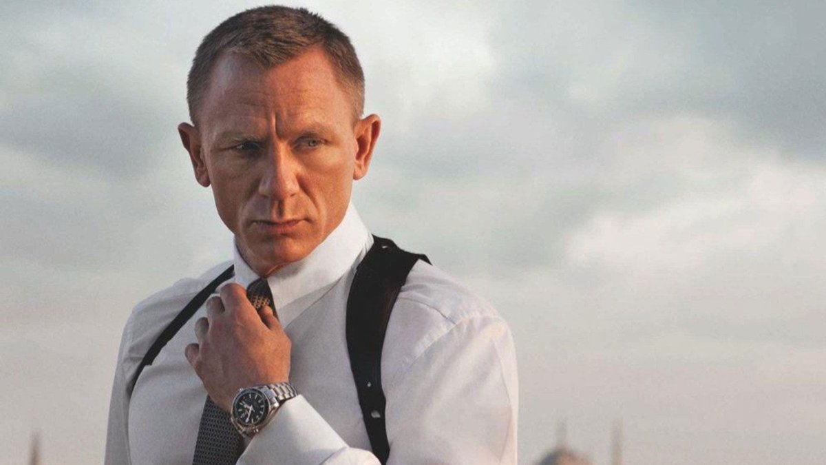 Daniel Craig, actuando como James Bond.