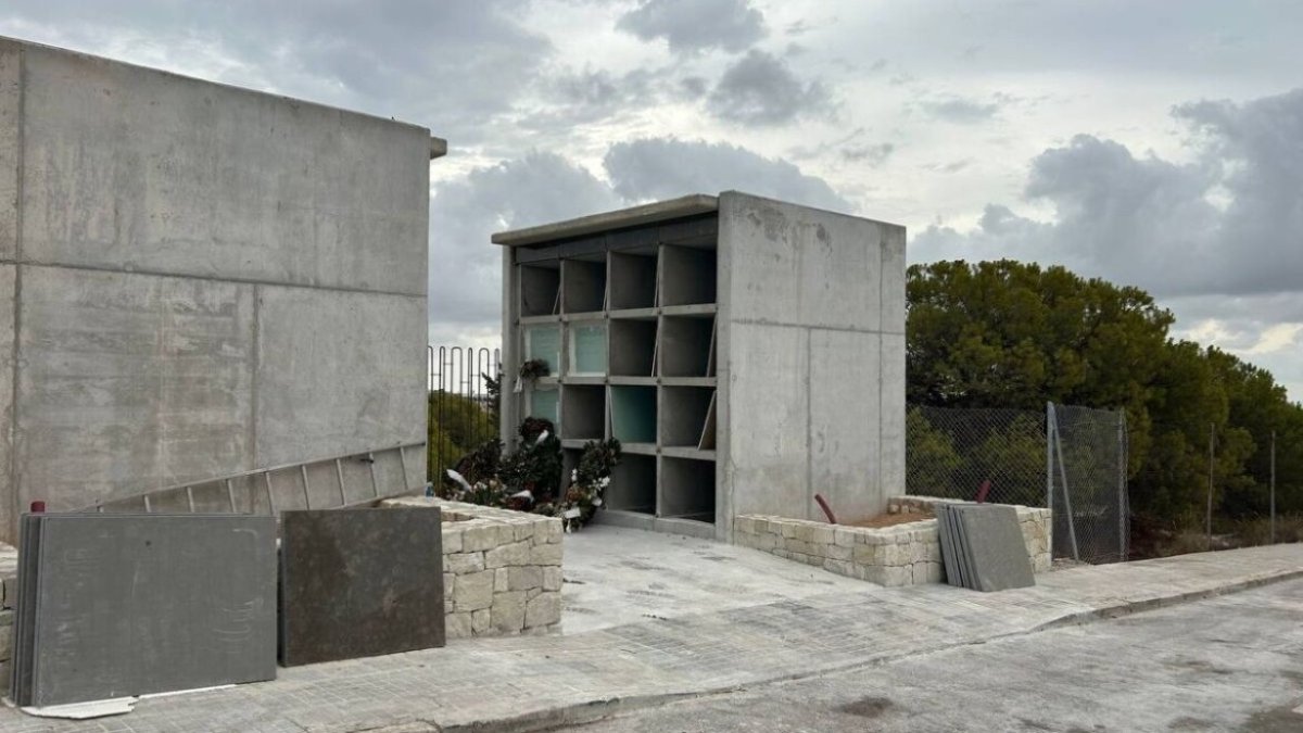 Elche finaliza la construcción de 382 nuevos nichos en el cementerio de San Agatángelo