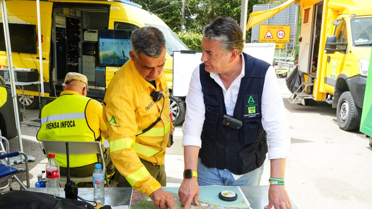 Andalucía demuestra su capacidad ante los incendios, con felicitación de la ministra Robles incluida