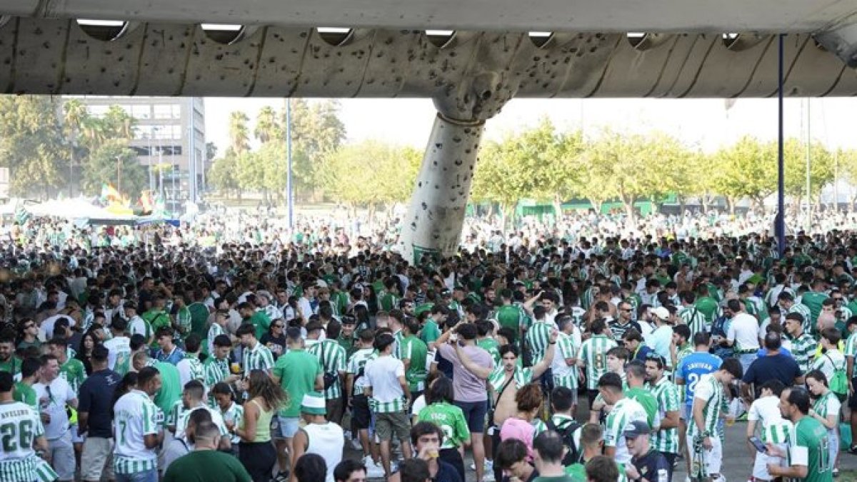 El traslado de los partidos del Betis levanta el ánimo en los negocios de la Cartuja de Sevilla