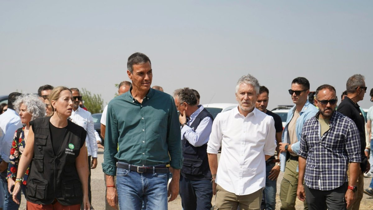 Indignación por las ayudas a los incendios: Sánchez da menos por casa quemada que lo que ha gastado en comida en La Mareta