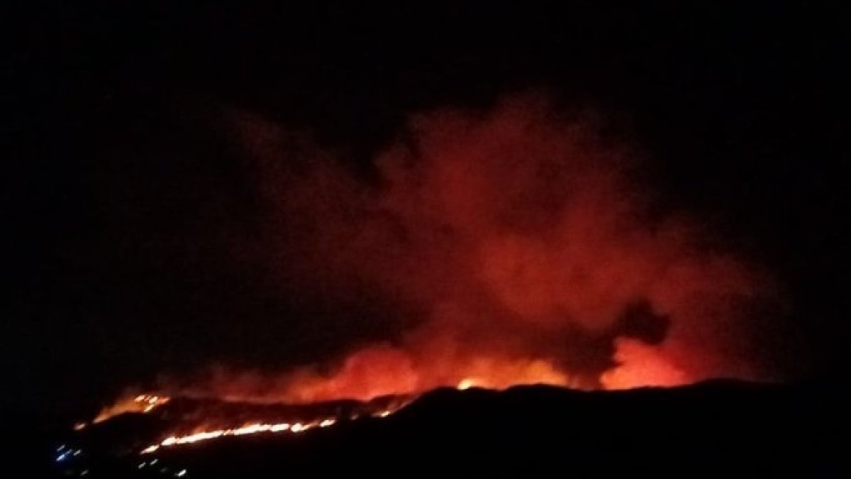 Un incendio se complica en la Sierra de los Filabres (Almería) y decretan el nivel 1 de emergencia