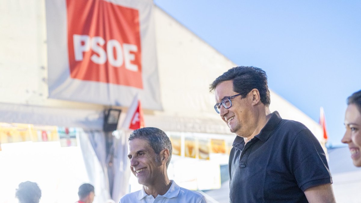 Óscar López acusa a Ayuso de "racismo puro" por los menas y acaba trasquilado: "racista es mandar 700 a Madrid y a Cataluña cero"