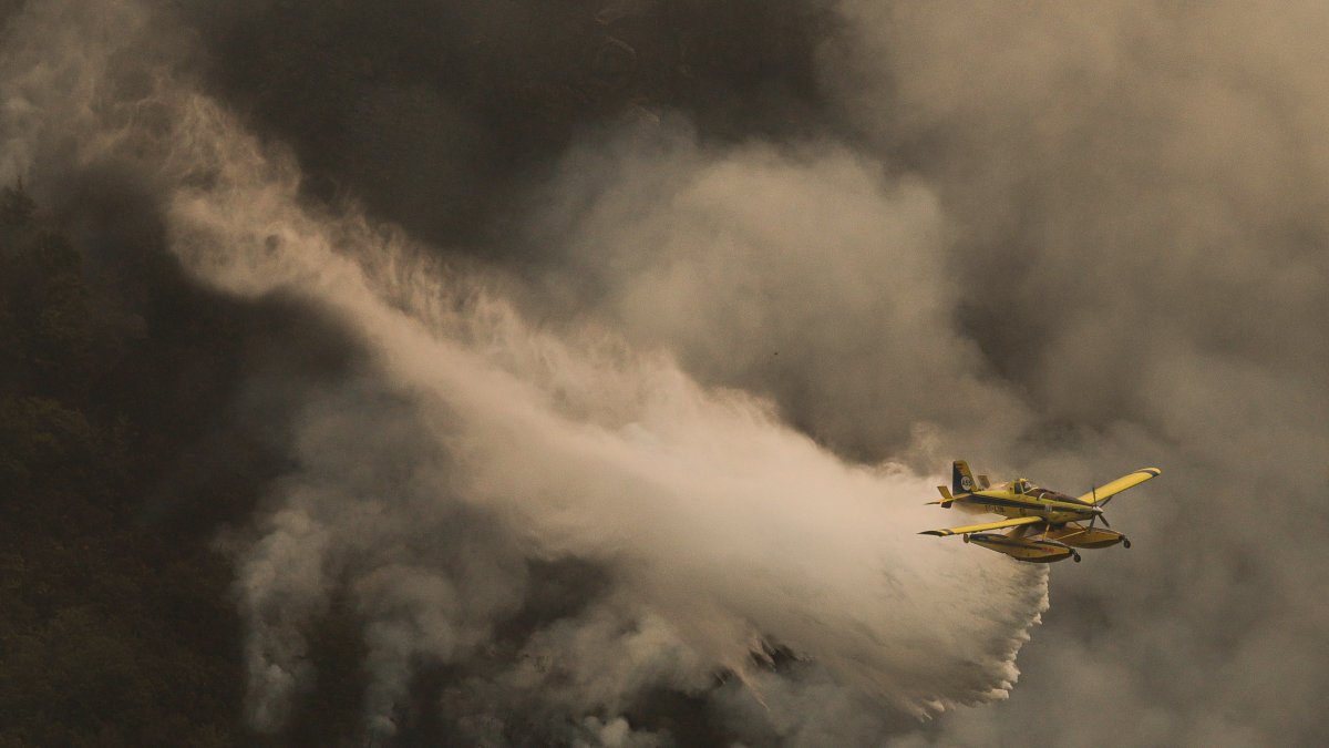 Los grandes incendios de Galicia, León y Zamora evolucionan favorablemente, pero preocupa el fuego en Lubrín (Almería)