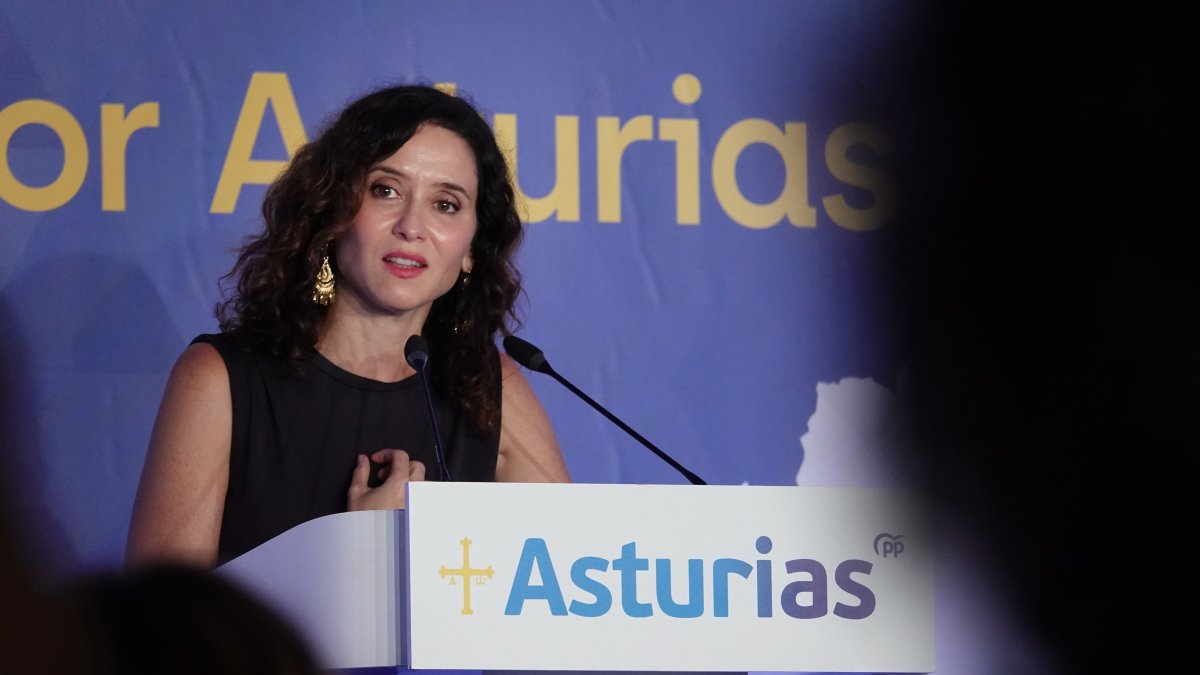 Ayuso carga contra el 'socialismo desorejado': “La ideología se lo come todo”